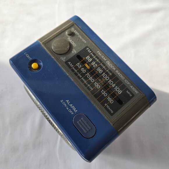 Vintage Blue Sony Cube ICF-A10W AM/FM Clock Radio Alarm - Picture 5 of 10